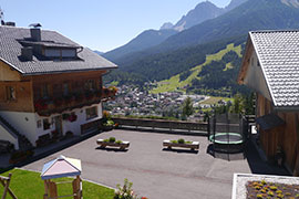 Spielplatz mit Trampolin