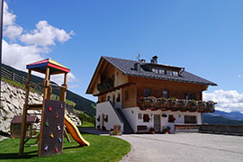 Spielplatz am Haus